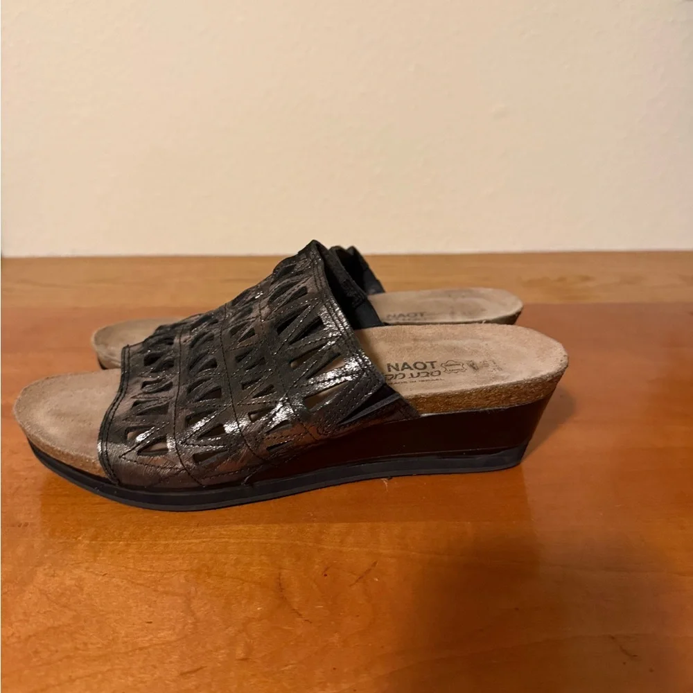 Naot Crown metallic Black Cutout Slide Wedge‎ Sandals leather